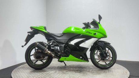Kawasaki Ninja 2010 24K 33BHP 250CC SPORTS BIKE PROJECT SPARES OR REPAIR 1