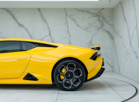 Lamborghini Huracan Tecnica 38