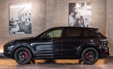 Porsche Cayenne GTS 2