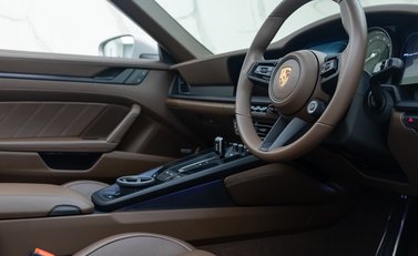 Porsche 911 Targa 4 GTS (992) 13