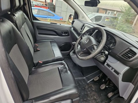 Vauxhall Vivaro 1.5 Vivaro 2900 Dynamic S/S 4