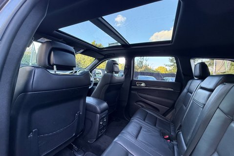 Jeep Grand Cherokee V6 CRD OVERLAND -2 OWNERS -8 SERVICES -PAN ROOF - HUGE SPEC 30