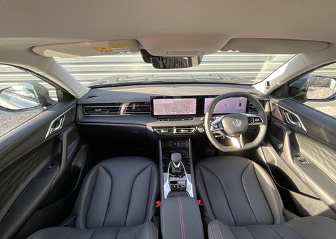 MG MG HS 1.5 T-GDI TROPHY PHEV 12