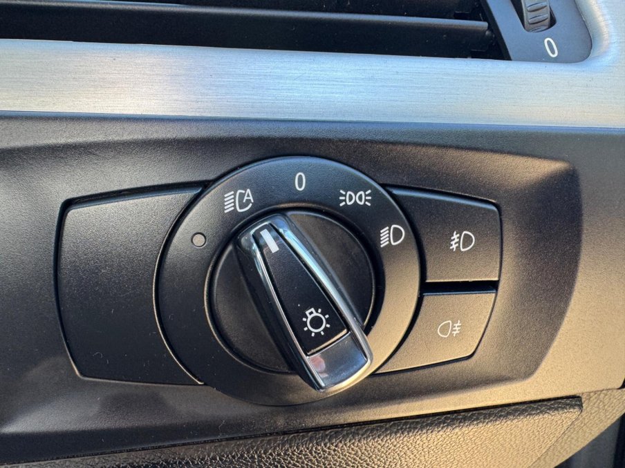 2012 BMW 3 Series — image 37