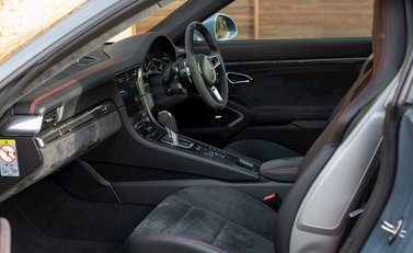 Porsche 911 (991.2) Carrera 4 GTS 14