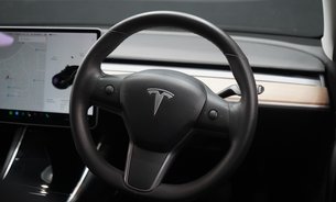 Tesla Model 3 STANDARD RANGE PLUS New Front Arms and Bushes New Rear Bushes Low Mileage 17