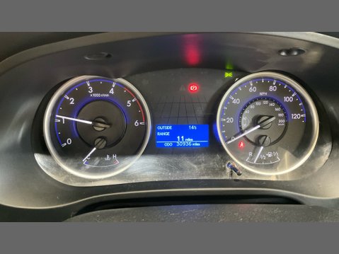 Toyota Hilux Active | 2.4 LT | Extended Cab | Tow Bar | Air Con | EURO 6 9