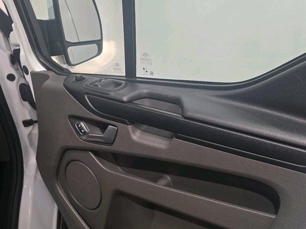 Ford Transit Custom Transit Custom 320 L2 Diesel FWD 2.0 EcoBlue 130ps H1 Trend 9-Seater 24