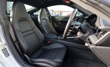 Porsche 911 Carrera 4S (992) 12