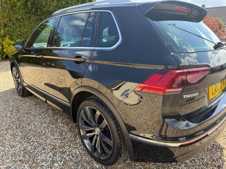Volkswagen Tiguan 2.0 TDI BlueMotion Tech R-Line DSG 4Motion Euro 6 (s/s) 5dr 12