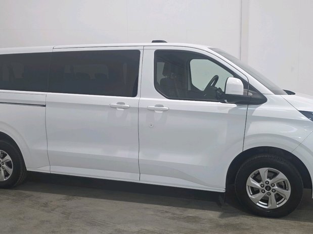 Ford Transit Custom TRANSIT CUSTOM 320 L2 DIESEL FWD 2.0 Eco Blue 136ps H1 Limited 9 Seater 3