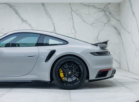 Porsche 911 Turbo S 33
