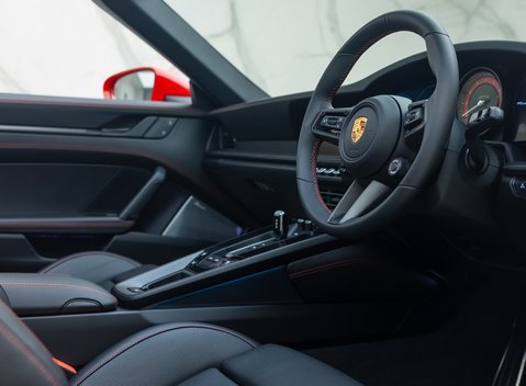 Porsche 911 Targa 4 GTS (992) 16