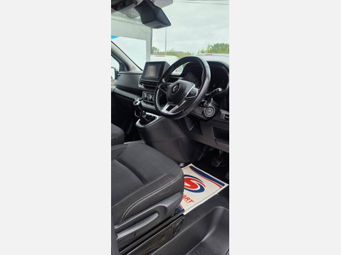 Renault Trafic EXTRA SPORT LL30 L2 H1 DCIV CREW VAN 2.0 DCI 150ps EU6 8