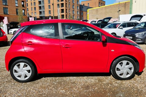 Toyota Aygo 1.0 VVT-I X-PLAY FULL SERVICE HISTORY! 9 SERVICES! BLUETOOTH! 15