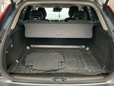 Volvo XC60 2.0 D4 Momentum Pro Auto AWD Euro 6 (s/s) 5dr 10