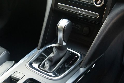 Renault Megane ICONIC E-TECH 37