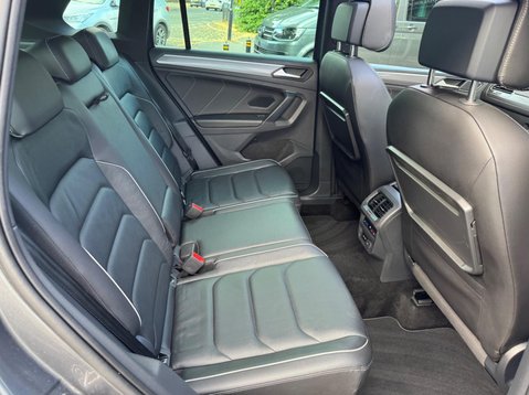 Volkswagen Tiguan R-LINE TECH TSI 4MOTION DSG 31