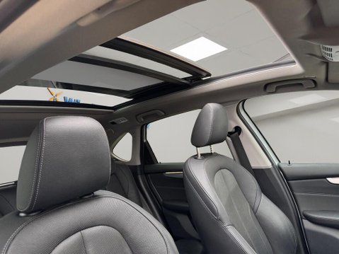 BMW 2 Series 2.0 220d Luxury Auto Euro 6 (s/s) 5dr 3