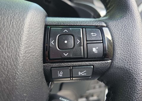 Toyota Hilux 2.8 HI-Luxury Invincible X D-4D 4WD Double Cab Auto 4WD 5dr 34