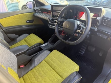 Renault 5 comfort range 52kWh iconic five Hatchback 5dr Electric Auto (150 ps)