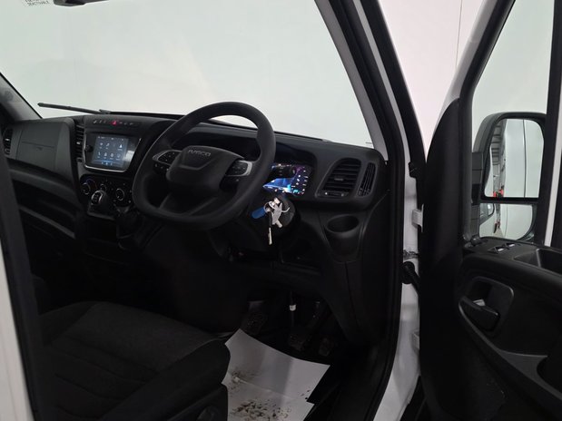Iveco Daily 2.3 35S14 H2 Roof Business Van 3520L WB 12