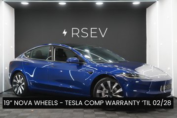 Tesla Model 3 LONG RANGE AWD 19’’ Nova Wheels One Owner Ventilated front Seats Pano Roof