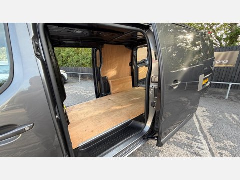 Vauxhall Vivaro L1H1 F2900 PRO S/S 37