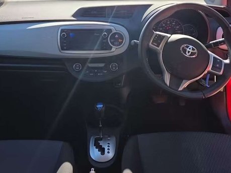 Toyota Yaris 1.5 VVT-h Icon Plus Hatchback 5dr Petrol Hybrid CVT Euro 5 (101 ps) 25
