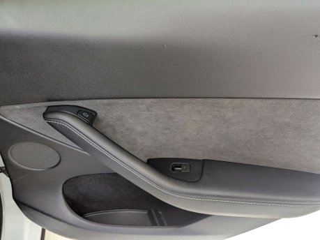 Tesla Model Y ModeL Y Long Range AWD 4WD 5dr 51