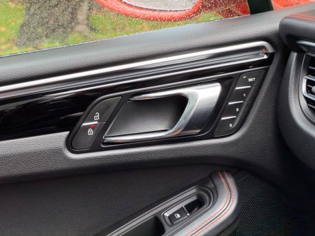 Porsche Macan S PDK 44
