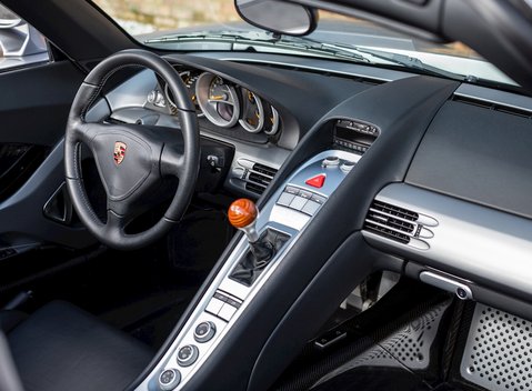 Porsche Carrera GT 16