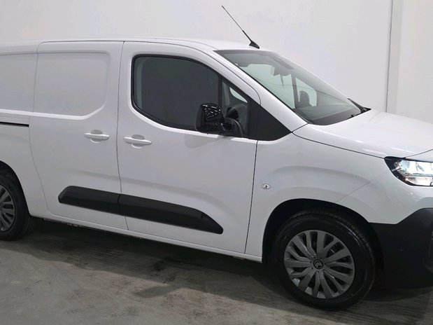 Citroen Berlingo BERLINGO XL DIESEL1.5 Blue HDi 100ps Van Driver 3