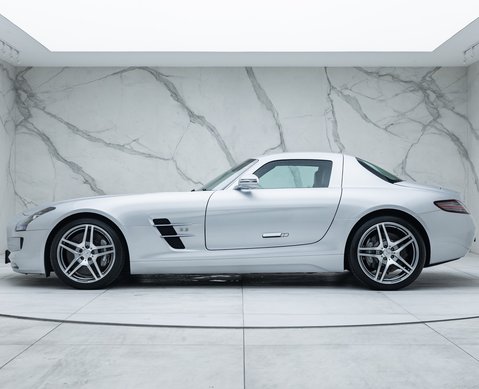 Mercedes-Benz SLS AMG