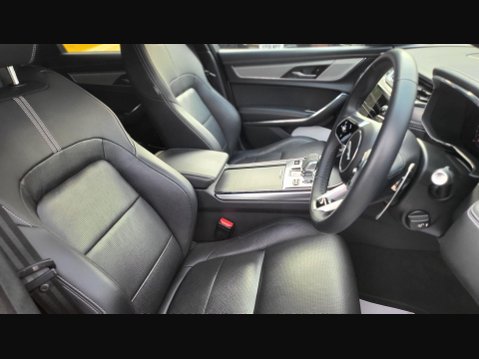 Jaguar XF R-DYNAMIC S 18
