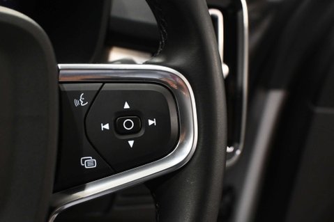 Volvo XC40 2.0 XC40 + B4 MHEV AWD Auto 5dr 37