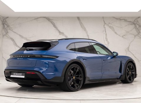 Porsche Taycan 4 CROSS TURISMO 19