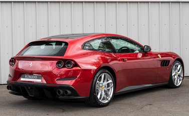 Ferrari GTC4 Lusso T 7