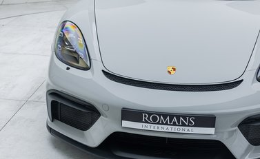 Porsche Cayman GT4 718 28