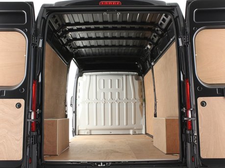 Peugeot Boxer 2.2 BlueHDi L3H2 Professional Premium+ 140ps 10
