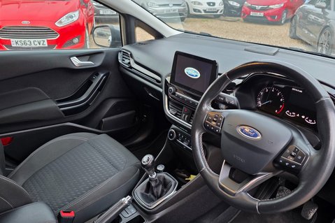 Ford Fiesta 1.0T TITANIUM 5 DOOR.. LOOK! ONLY 24000 MILES! SAT NAV! BLUETOOTH! 6