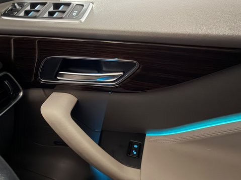 Jaguar F-Pace PORTFOLIO AWD 23