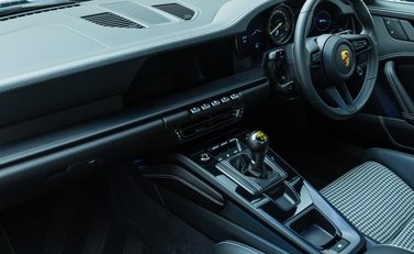 Porsche 911 GT3 TOURING (992) 17