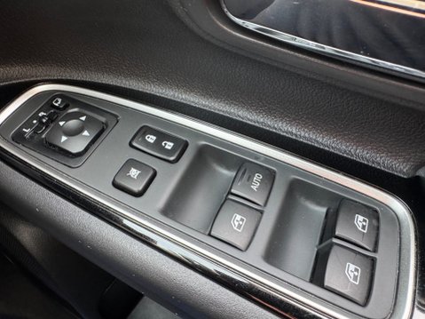 Mitsubishi Outlander 2.0h 12kWh Juro CVT 4WD Euro 6 (s/s) 5dr 25