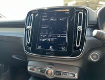 Volvo XC40 1.5 T3 R-Design SUV 5dr Petrol Auto Euro 6 (s/s) (163 ps) 37
