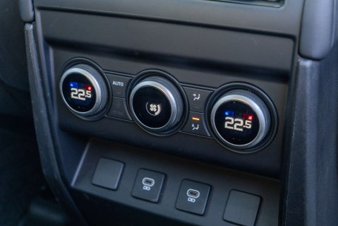 Land Rover Defender P400e XS Edition 21