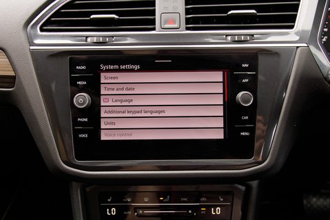 Volkswagen Tiguan Allspace ELEGANCE TSI DSG 26