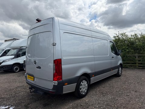 Mercedes-Benz Sprinter 2.0 319 CDI HD Premium Panel Van 5dr Diesel G-Tronic RWD L2 H2 Euro 6 (s/s) 5