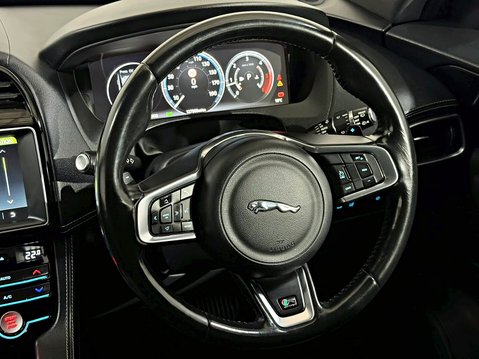 Jaguar F-Pace R-SPORT AWD 14