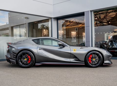 Ferrari 812 Competizione 2